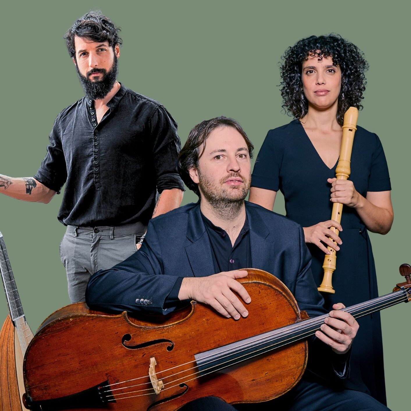 Tres músicos con instrumentos clásicos
