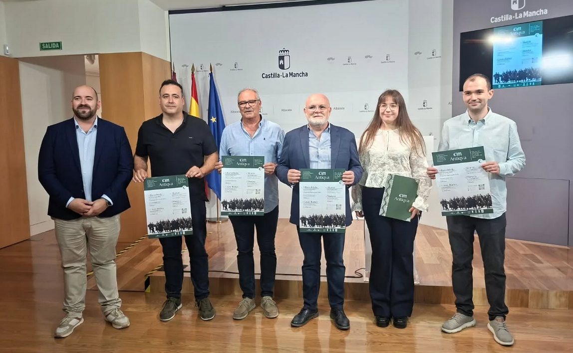Grupo presenta carteles evento CIM Antigua en Albacete.
