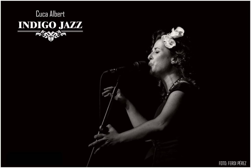 Cantante de jazz en blanco y negro