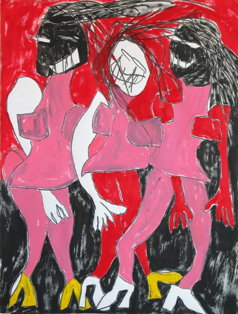 Tres figuras expresionistas con rostros oscuros sobre fondo rojo